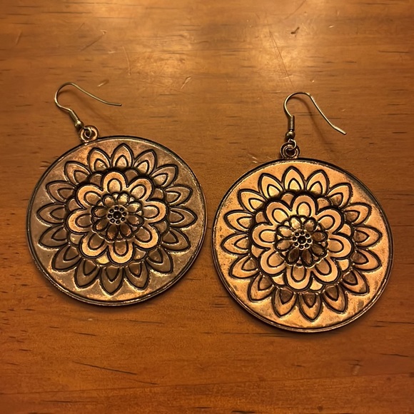 Brown, tan and blue flower pattern earrings. - Picture 2 of 3